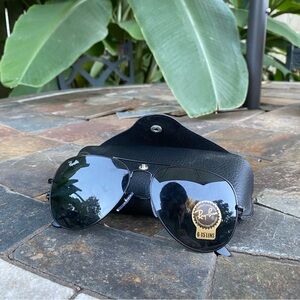 Ray-Ban Black Sunglasses with Gray Cloth